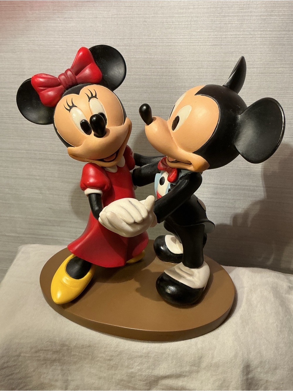Disney Minnie & Mickey Dancing Cake Topper - Red, Black, Yellow